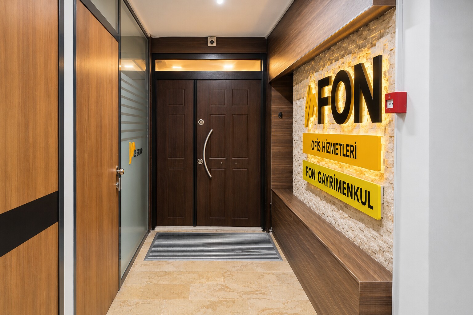 Fon Gayrimenkul Avcılar ofis girişi ve kurumsal FON tabelası